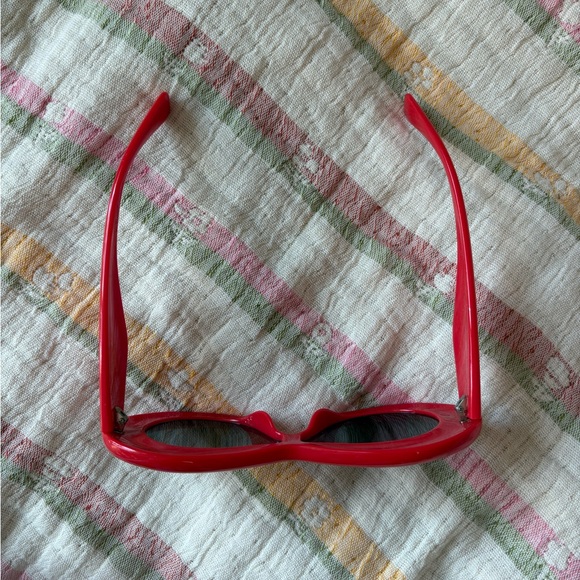 Retro Vintage Red Sunglasses 🌞 - Picture 4 of 5